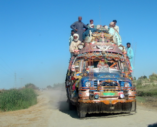 Illustration for article titled Incredible Ways People Deal with Overloaded Transit Systems in Asia